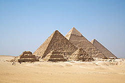 250px-All_Gizah_Pyramids